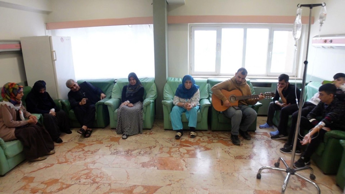 Fırat Üniversitesi Hastanesi'nden hasta ve yakınlarına müzik dinletisi