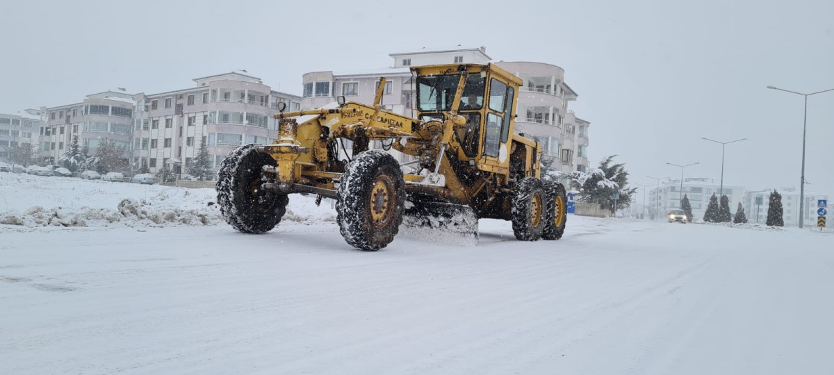Elazığ Belediyesi Şehrin Dört Bir Yanında Kar Temizleme Çalışmalarını Sürdürüyor