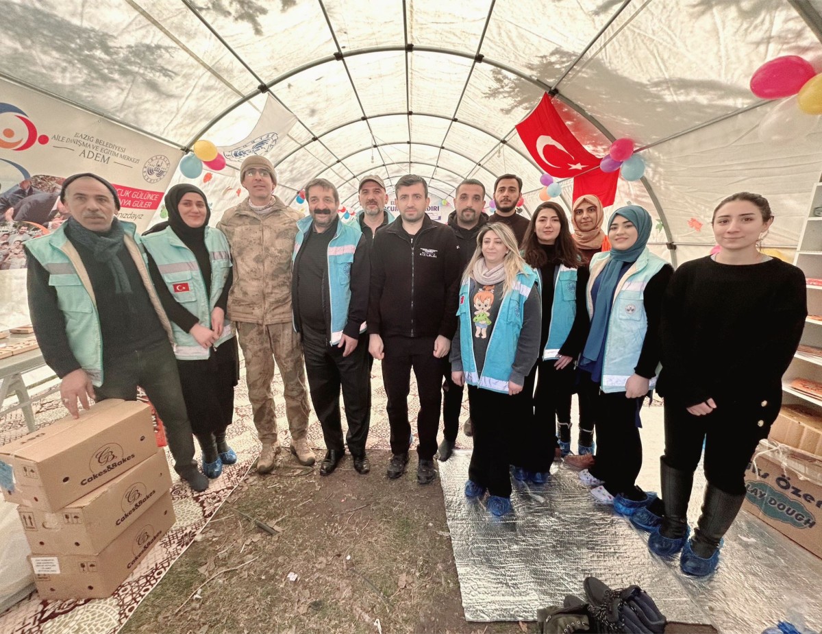 Selçuk Bayraktar, Elazığ Belediyesi Psikososyal Destek Çadırını Ziyaret Etti