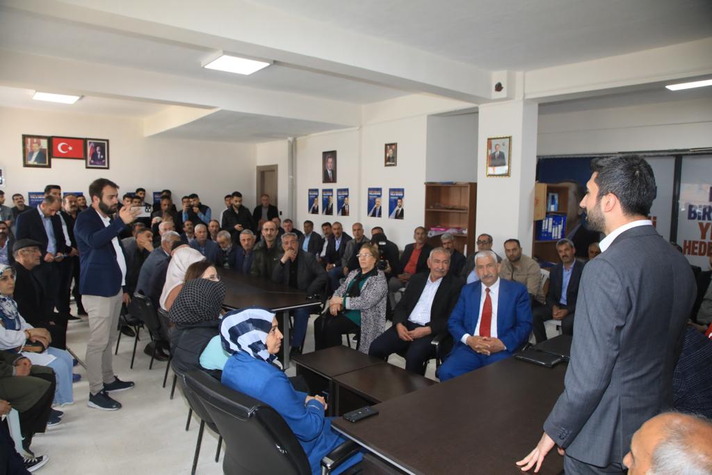 AK Parti Elazığ Milletvekili Adayı Hasan Murat Öz, vatandaş ve esnafları ziyaret etti