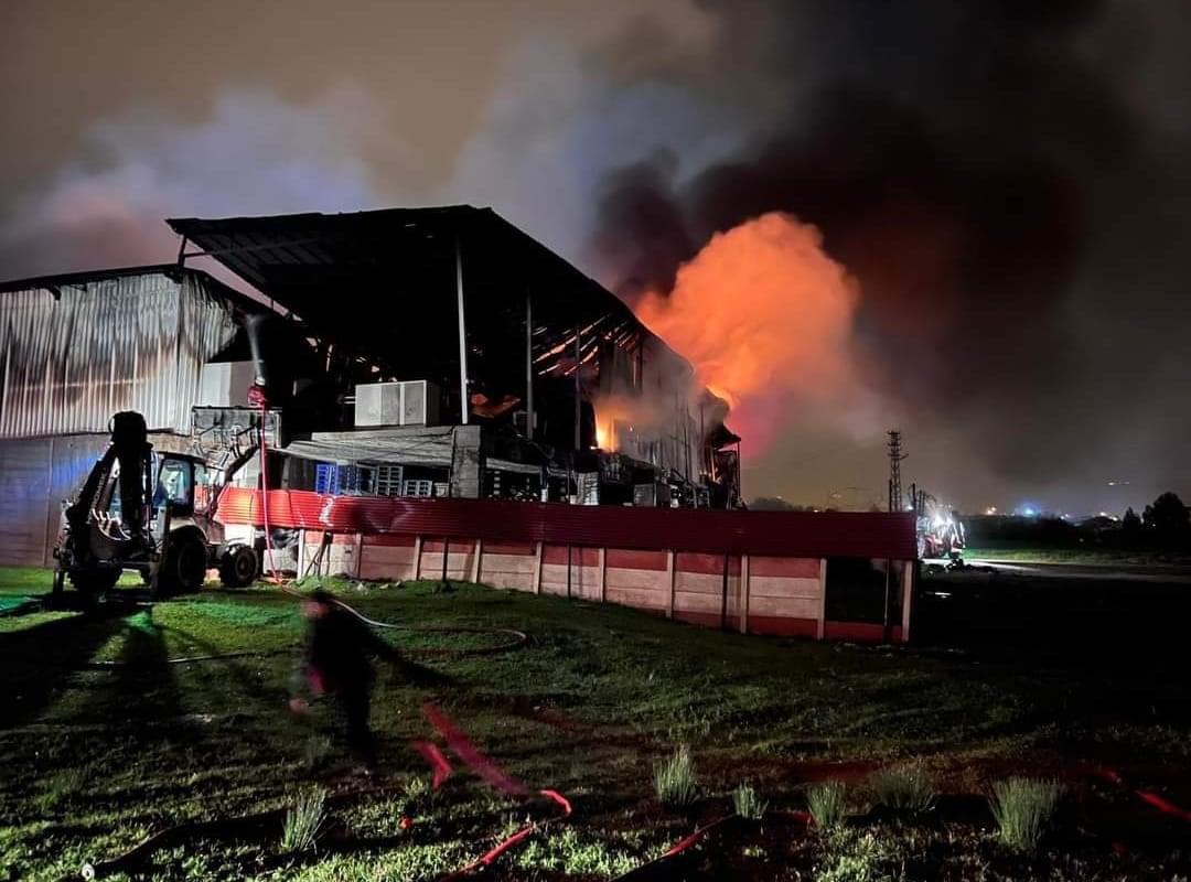 Elazığ'da tavuk işletme fabrikasında yangın