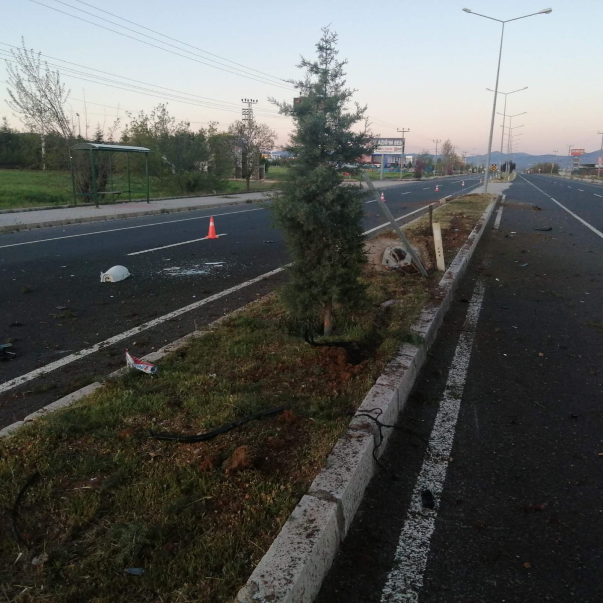 Elazığ'da trafik kazası:1 ölü 2 yaralı