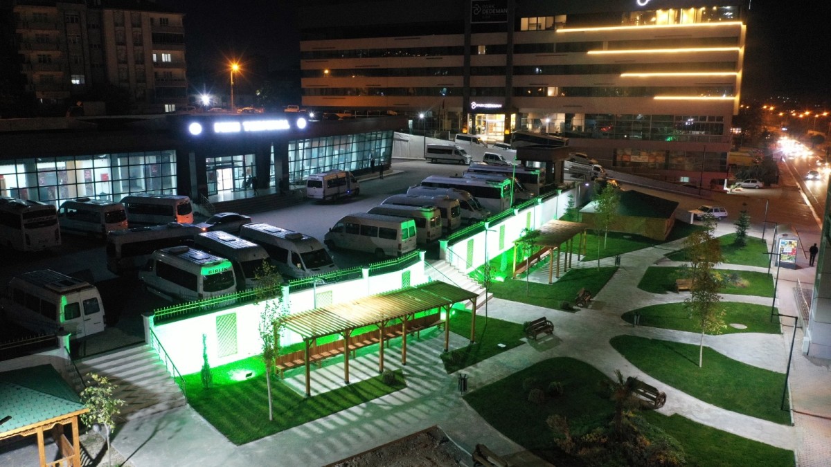 Elazığ Belediyesi Mini Terminal Binası Vatandaşların Takdirini Topluyor