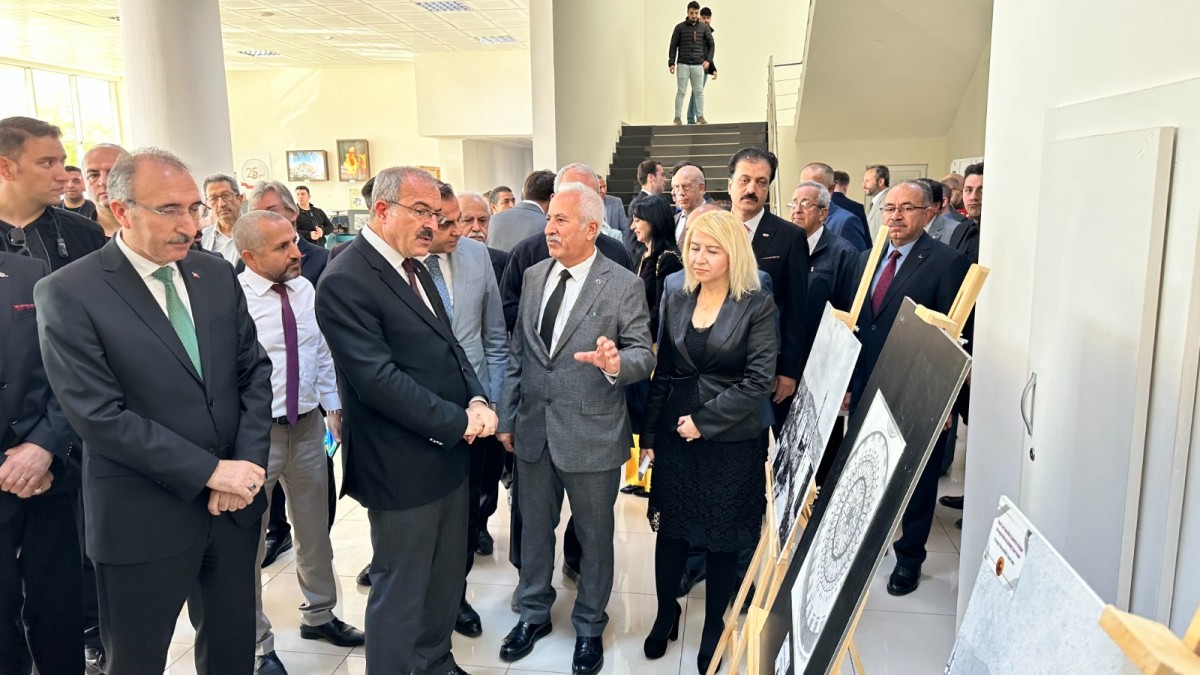 Elazığ’da ‘İletişim Müzesi ve Fotoğraflarla Yaşayan Harput Sergisi’ açıldı