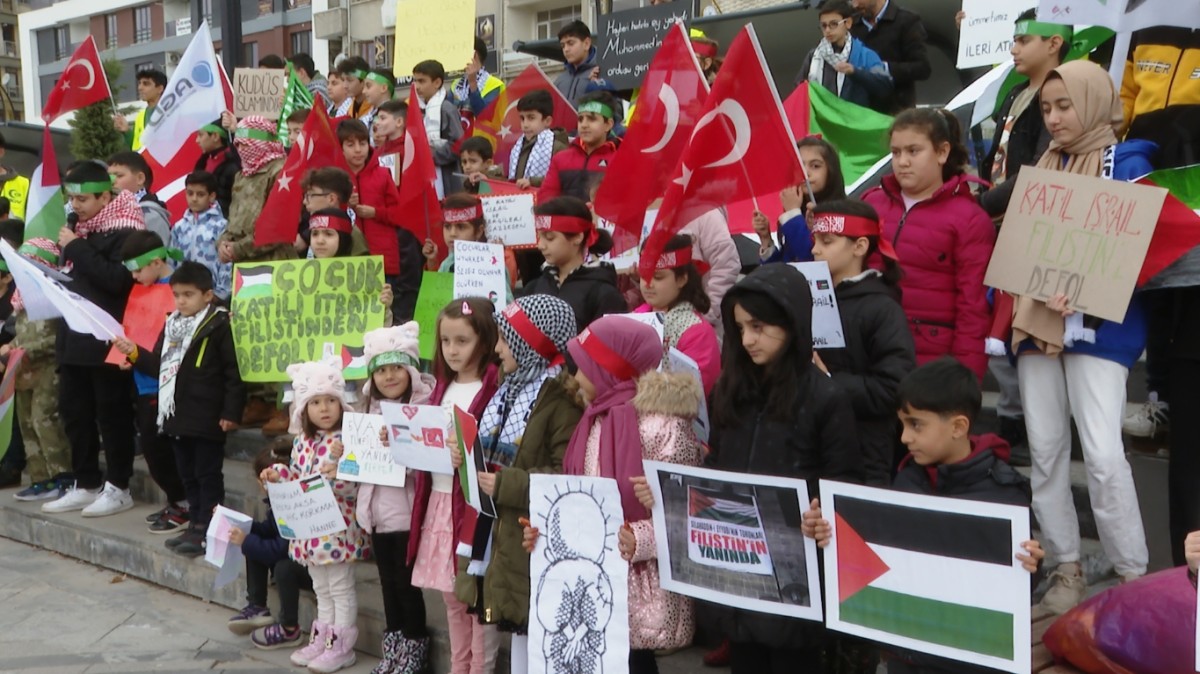 Elazığ’da öğrenciler, Filistinliler için toplandı