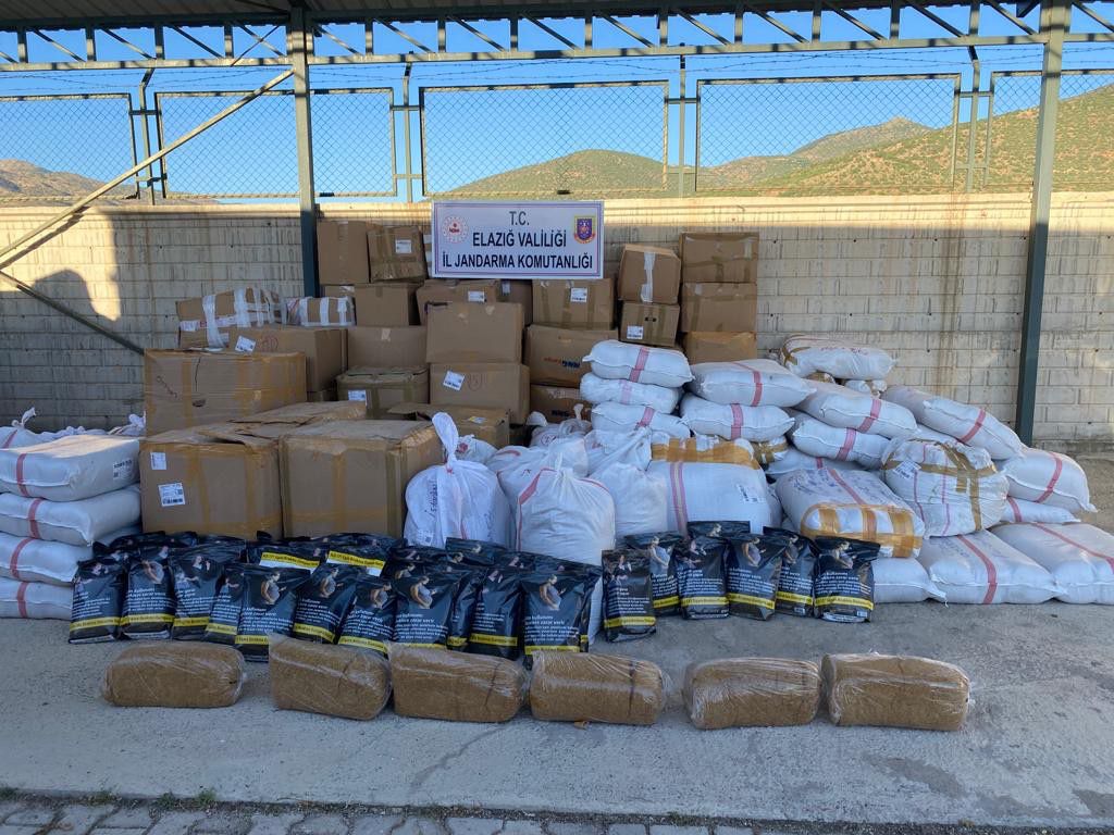 Elazığ'da 3 ton 500 kilo kaçak tütün ele geçirildi
